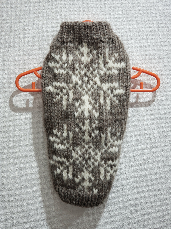 犬服♪雪❄️模様のざっくりとした手編みセーター(小型犬Sサイズ) 1枚目の画像