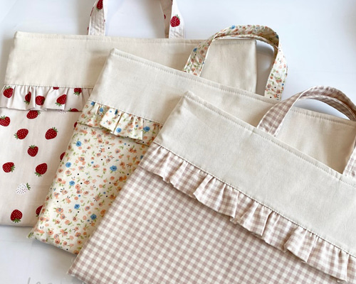 生成りとフリルのレッスンバッグ お名前刺繍(オプション) 選べるサイズ