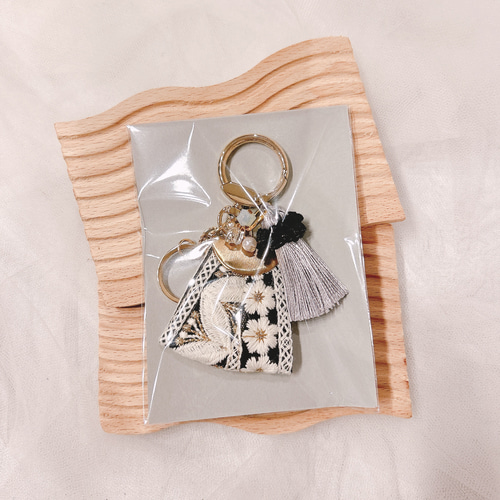 ⑅インド刺繍リボン⑅キーホルダー キーホルダー hanyuka handmade