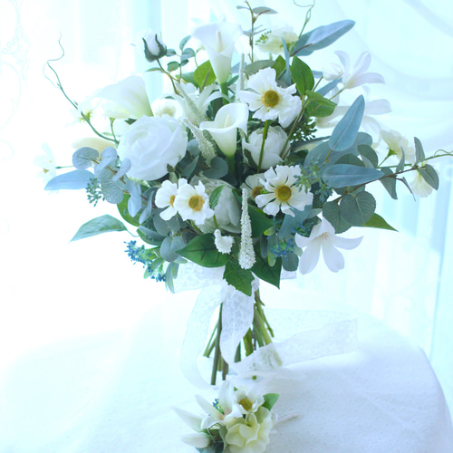 クレマチスとカラーのふわ揺れブーケ アーティフィシャルフラワー