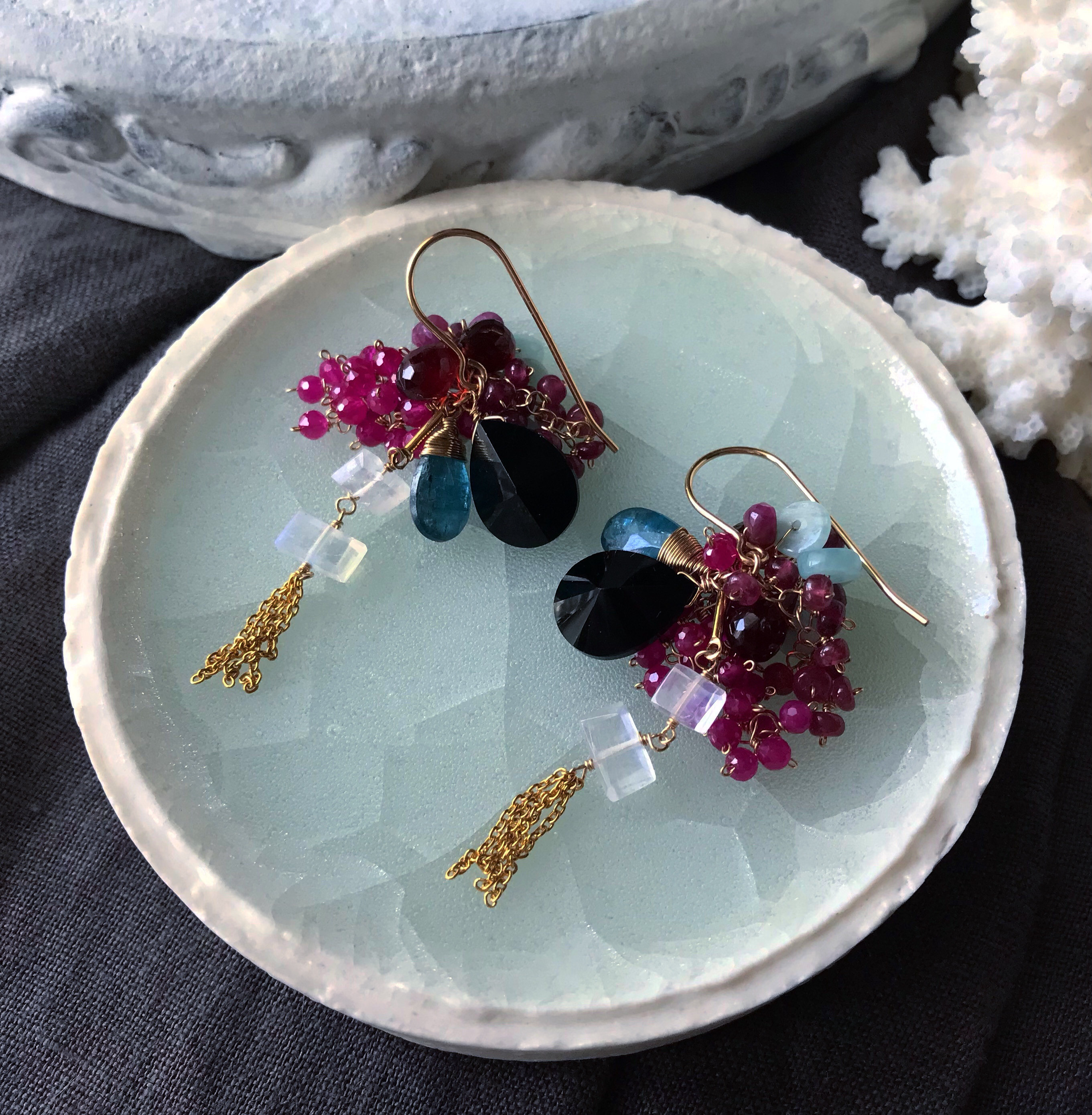 【k14gf】ブラックスピネルとルビーのピアス(イヤリング)