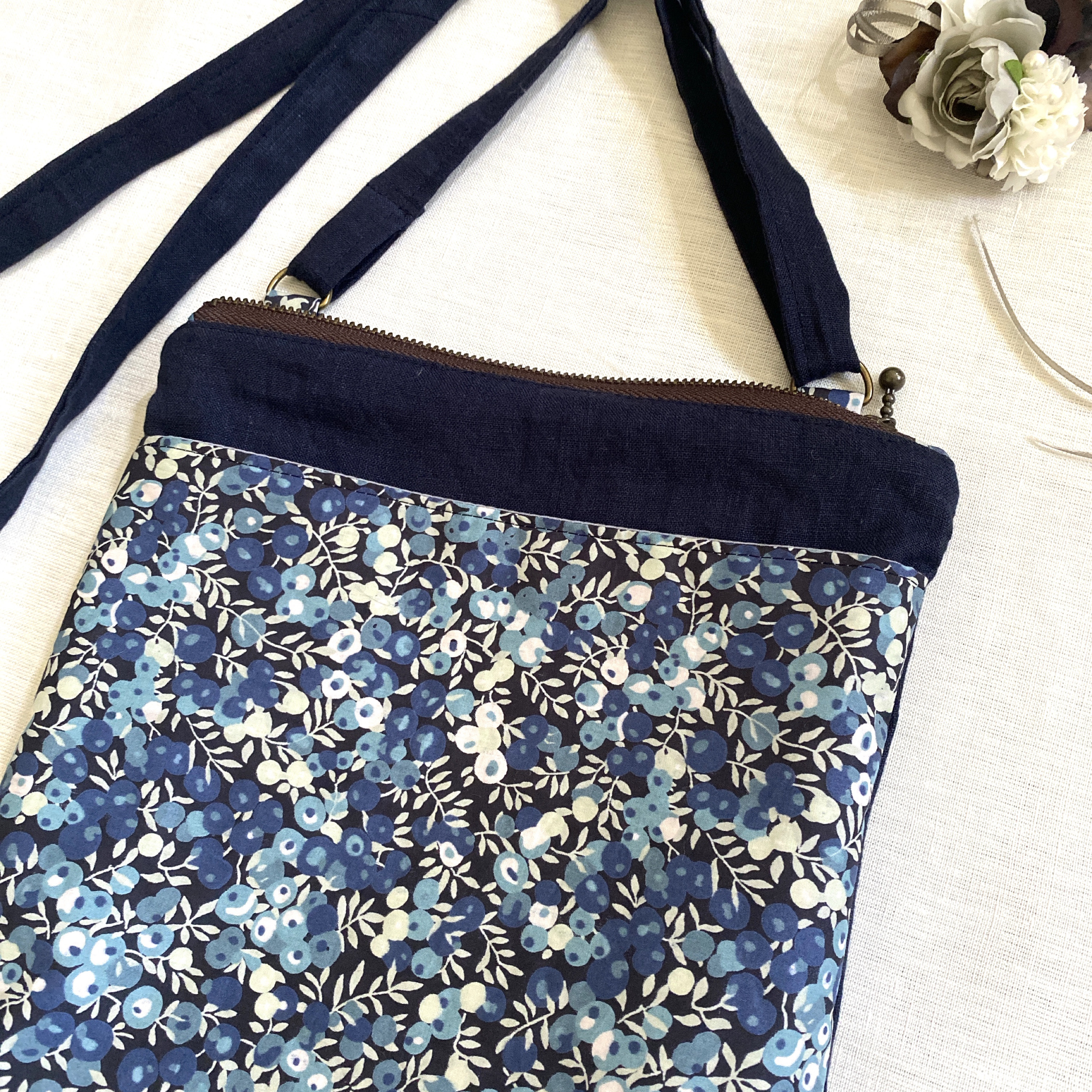 ＊リバティ×ハーフリネンのサコッシュ＊スマホショルダー