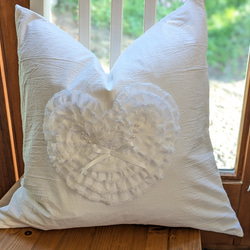 ホワイトコットン♪ミミフリルハートデザインのクッションカバー