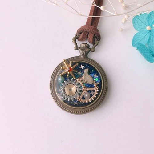 No.1608】UVレジン 宇宙 歯車 猫 懐中時計風 ネックレス ネックレス