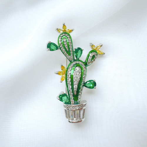 K497 目障りな存在がいつのまにか… 仙人掌の守り クリスタルサボテン