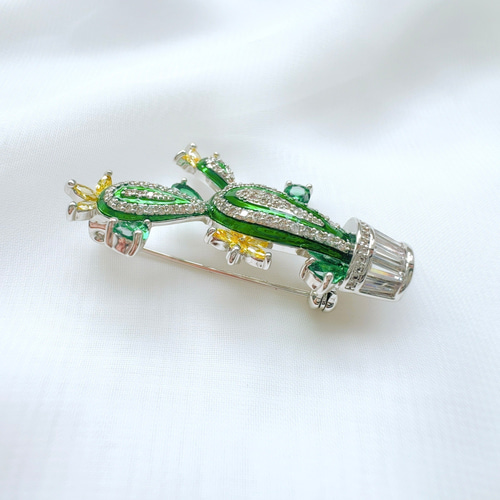 K497 目障りな存在がいつのまにか… 仙人掌の守り クリスタルサボテン