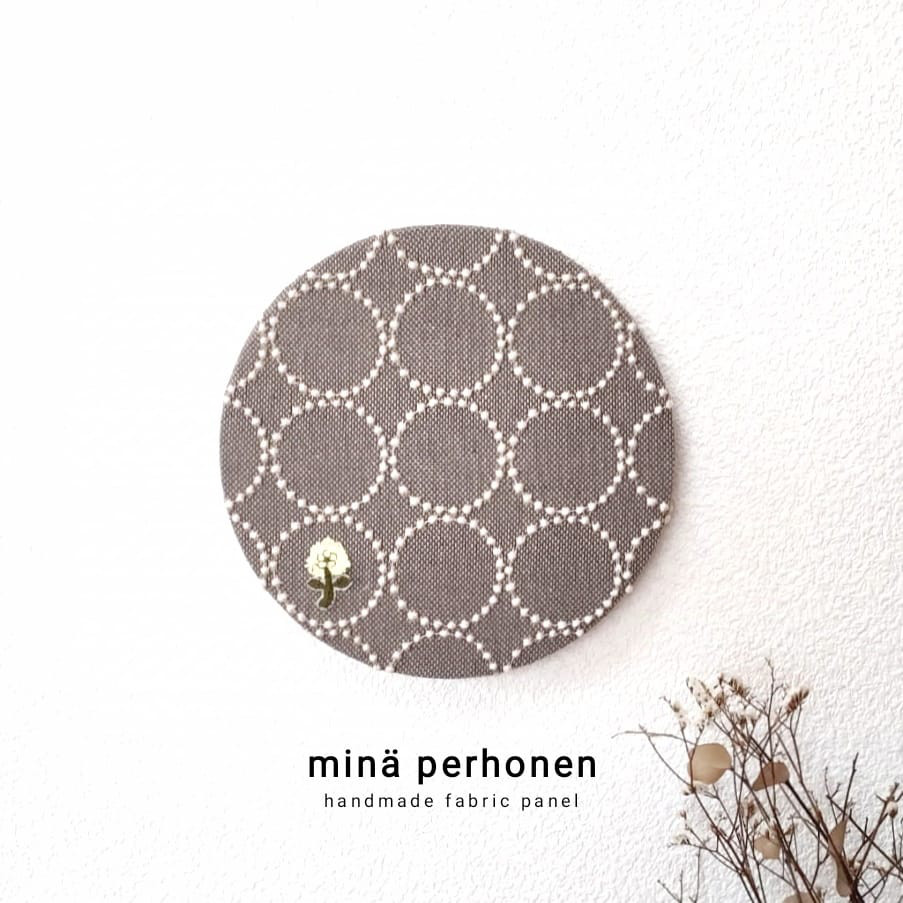ファブリックパネル　ミナペルホネン　丸型　サークル　タンバリン　ベージュ　スキップ　北欧風　プレゼント　シンプル　お祝い