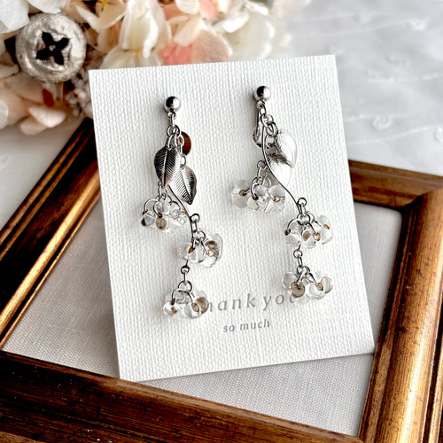 氷花 透明の花のゆらゆら揺れるイヤリング／ピアス 【クリア×シルバー