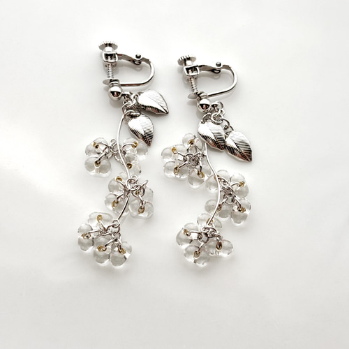 氷花 透明の花のゆらゆら揺れるイヤリング／ピアス 【クリア×シルバー