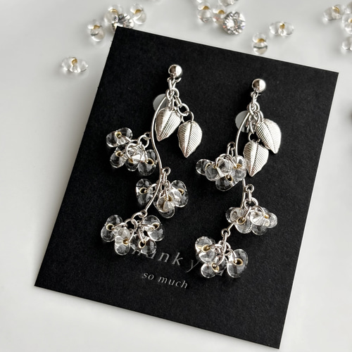 氷花 透明の花のゆらゆら揺れるイヤリング／ピアス 【クリア×シルバー
