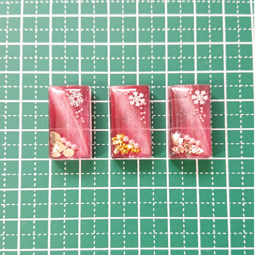 冬のビーズ☆6個 u27 ベリー/レッド/赤/雪の結晶/パール/クリスマス 
