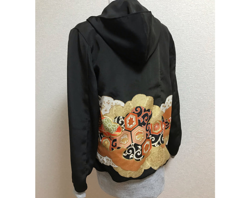 海賦文様　黒留袖リメイク　ユニセックスブルゾン　フード付きパーカー　着物 海賦文様 黒留袖リメイク ユニセックスブルゾン フード付き