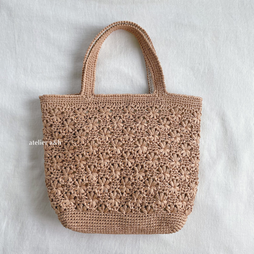 花模様編みのトートバッグ ストローカラー 〈持ち手短め〉 かごバッグ