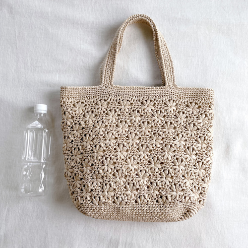 受注製作》花模様編みのトートバッグ ミルクカラー 〈持ち手短め〉かご