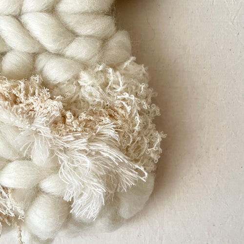 一点もの　ウィービング タペストリー 『みるく色のたぺすとり。片角のトナカイ 』 一点もの】流木 ウィービングタペストリー 『みるく色のたぺすとり。n.』