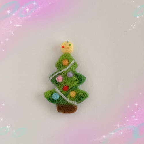 羊毛フェルト 大人 かわいい クリスマスツリーのブローチ 北欧