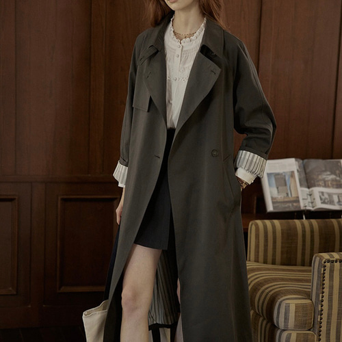 シックな色合とクラシカルなデザイン ロング丈トレンチコート ウエスト