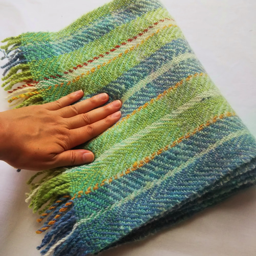 手紡ぎ、手織りマフラー（うすみどり、ブルー、コバルトグリーン