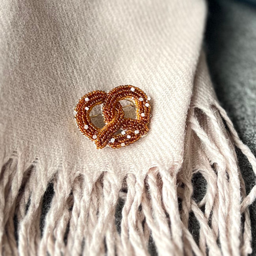 プレッツェルのブローチ オートクチュール刺繍 ブローチ La mienne