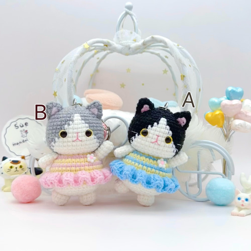 受注作製】踊る猫ちゃんA ハンドメイド あみぐるみ キーホルダー付き