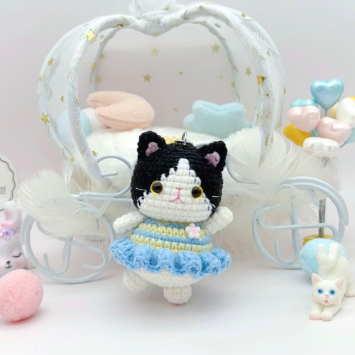 受注作製】踊る猫ちゃんA ハンドメイド あみぐるみ キーホルダー付き