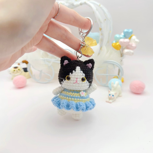 受注作製】踊る猫ちゃんA ハンドメイド あみぐるみ キーホルダー付き