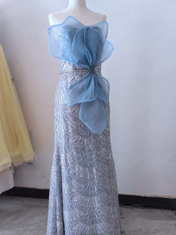 胸元のビジューが美しい リボン付き 半袖のラメ ロングドレス 豪華！胸元の大きなリボン キラキラ ビジュー カラードレス ビジュー