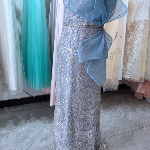 豪華！胸元の大きなリボン キラキラ ビジュー カラードレス ビジュー