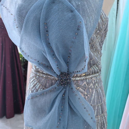 豪華！胸元の大きなリボン キラキラ ビジュー カラードレス ビジュー