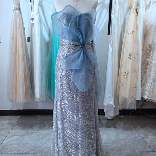 胸元のビジューが美しい リボン付き 半袖のラメ ロングドレス 豪華！胸元の大きなリボン キラキラ ビジュー カラードレス ビジュー