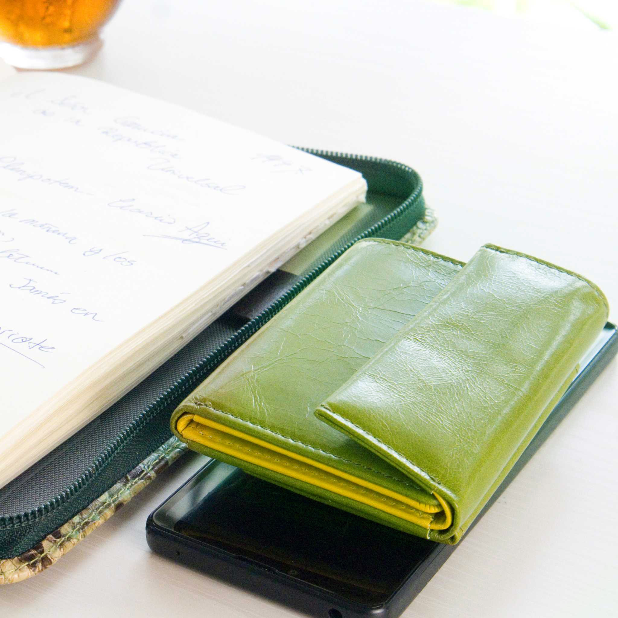 【これ以上小さくできない！】極小コンパクト二つ折り財布（アップルグリーン・ソルイエロー）