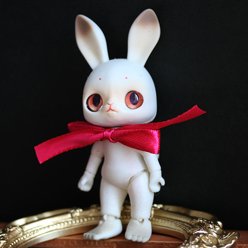 一部予約販売中】 海外作家様のウサギのアートドール - 体長10cm