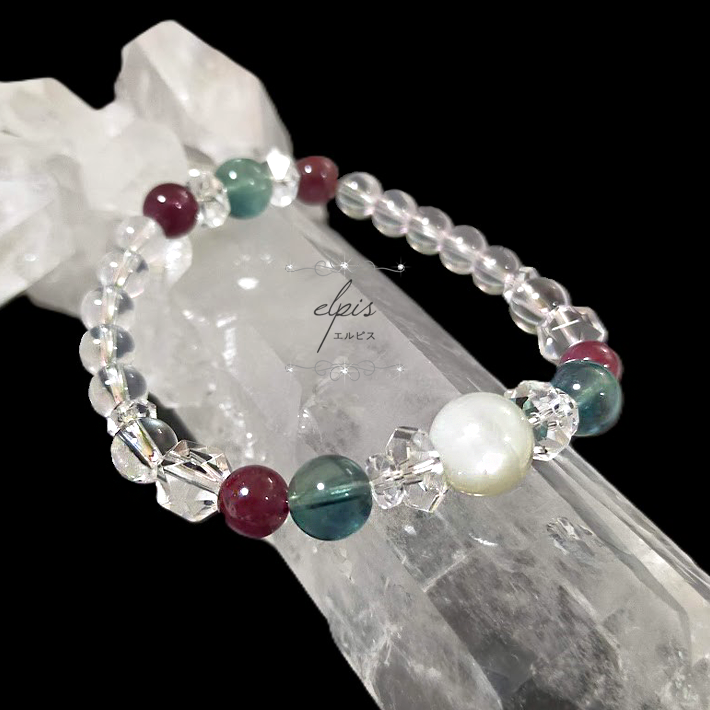 ムーンストーン＆フローライト＆ガーネット＆カット水晶＆ヒマラヤ水晶＆メタモルフォーゼスクォーツのブレスレット