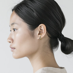 2個セット｜上品な輝きのヴィンテージガラスのイヤーカフ［インディゴ/アンバー］　 2枚目の画像