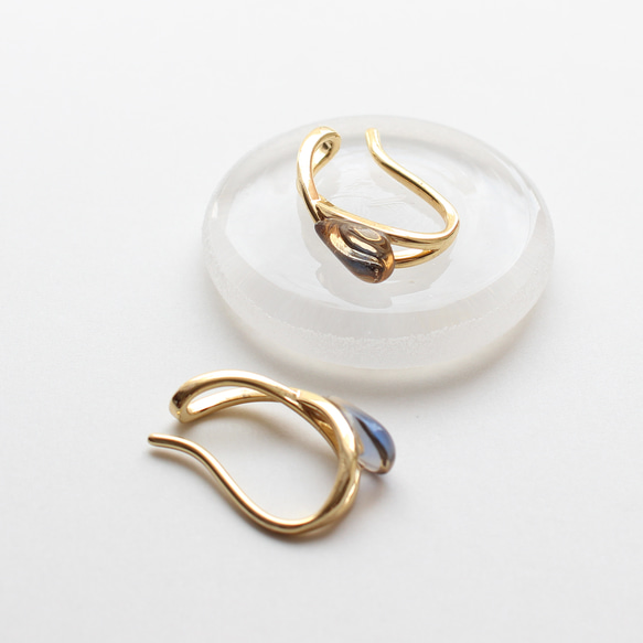 2個セット｜上品な輝きのヴィンテージガラスのイヤーカフ［インディゴ/アンバー］　 7枚目の画像