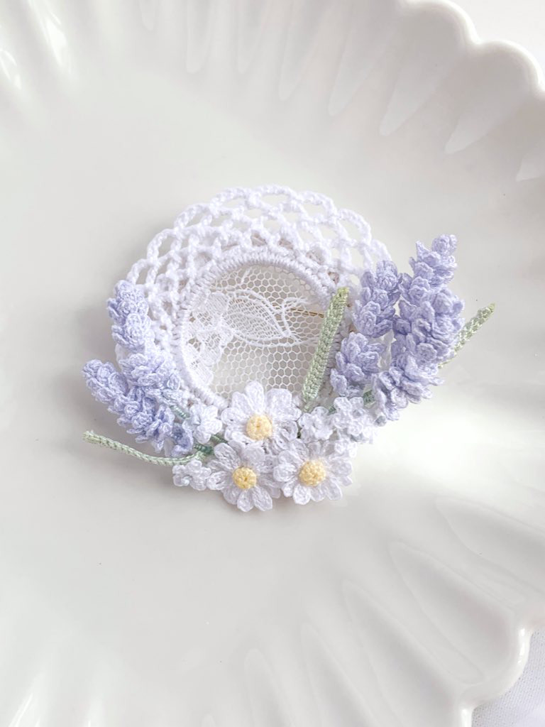 ラベンダーと夏白菊　カレイドフレーム風ブローチ