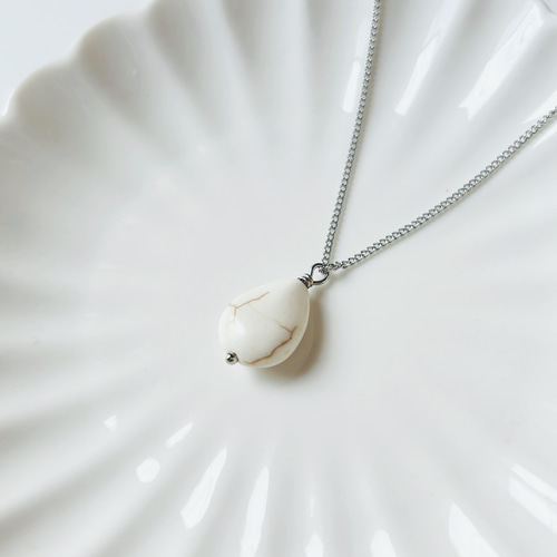 ホワイトターコイズ 天然石 華奢なシルバーチェーン ネックレス