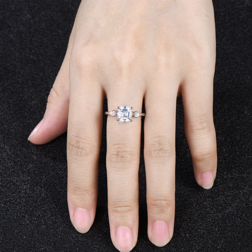 モアッサナイトのスリーストーンリング　16号 モアッサナイトのスリーストーンリング 16号 Amazon.co.jp