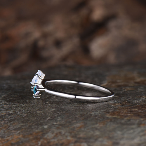 ミニマリスト 6 月誕生石 アレキサンドライト 結婚指輪 ユニークな天然