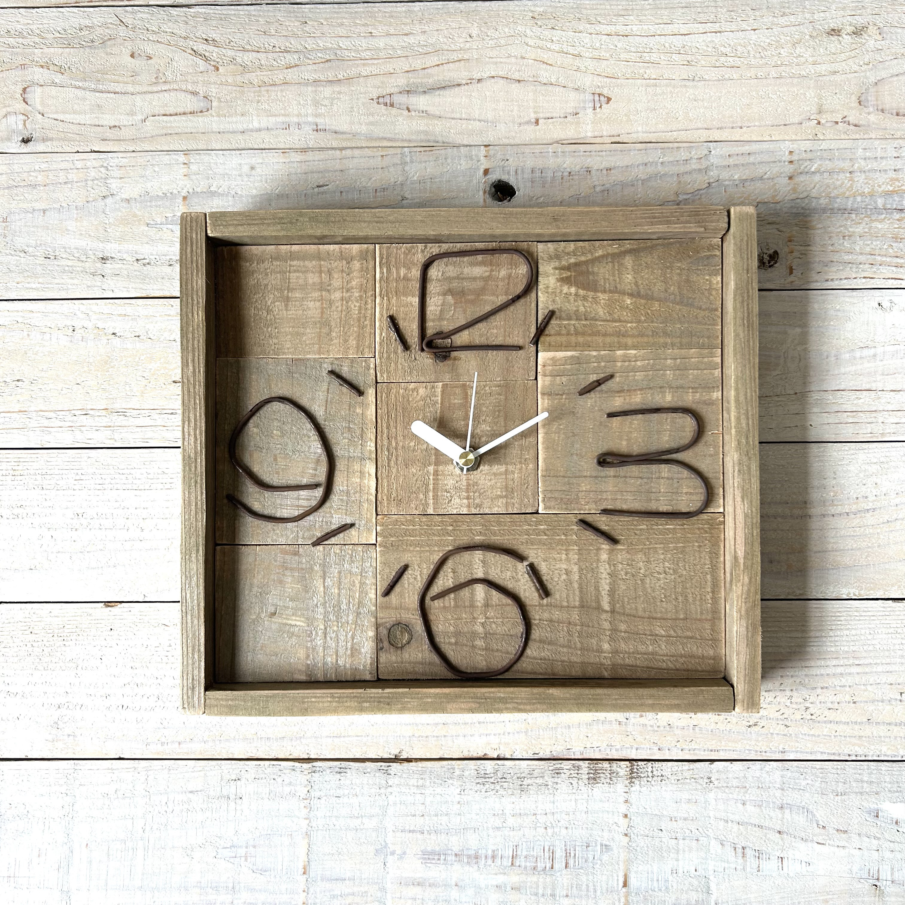 古い木材の掛け時計004