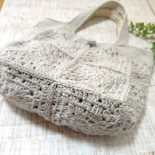 グレーの編み物風グラニーバッグかぎ針編みのバッグ バッグ グレーの