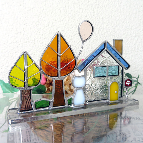 猫ステンドグラス　作家物日本製 ステンドグラス お家と大きな木 ネコと風船 その他インテリア雑貨 pi