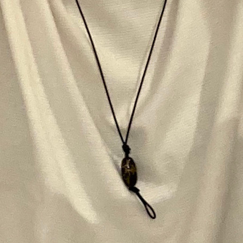 輪島塗 両面蒔絵の18金ペンダントトップ！ 輪島塗 ペンダント 楕円形 -牡丹/蝶の両面蒔絵仕上げ- [黒タメ色