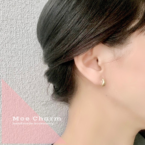 まるでピアス✧*｡マットゴールド 樹脂製ノンホールピアス／シンプル