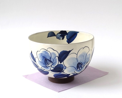 激安大特価！ 染付椿 大らかに描かれた花が美しい 小丼 お椀・ボウル・鉢 陶器 工芸品