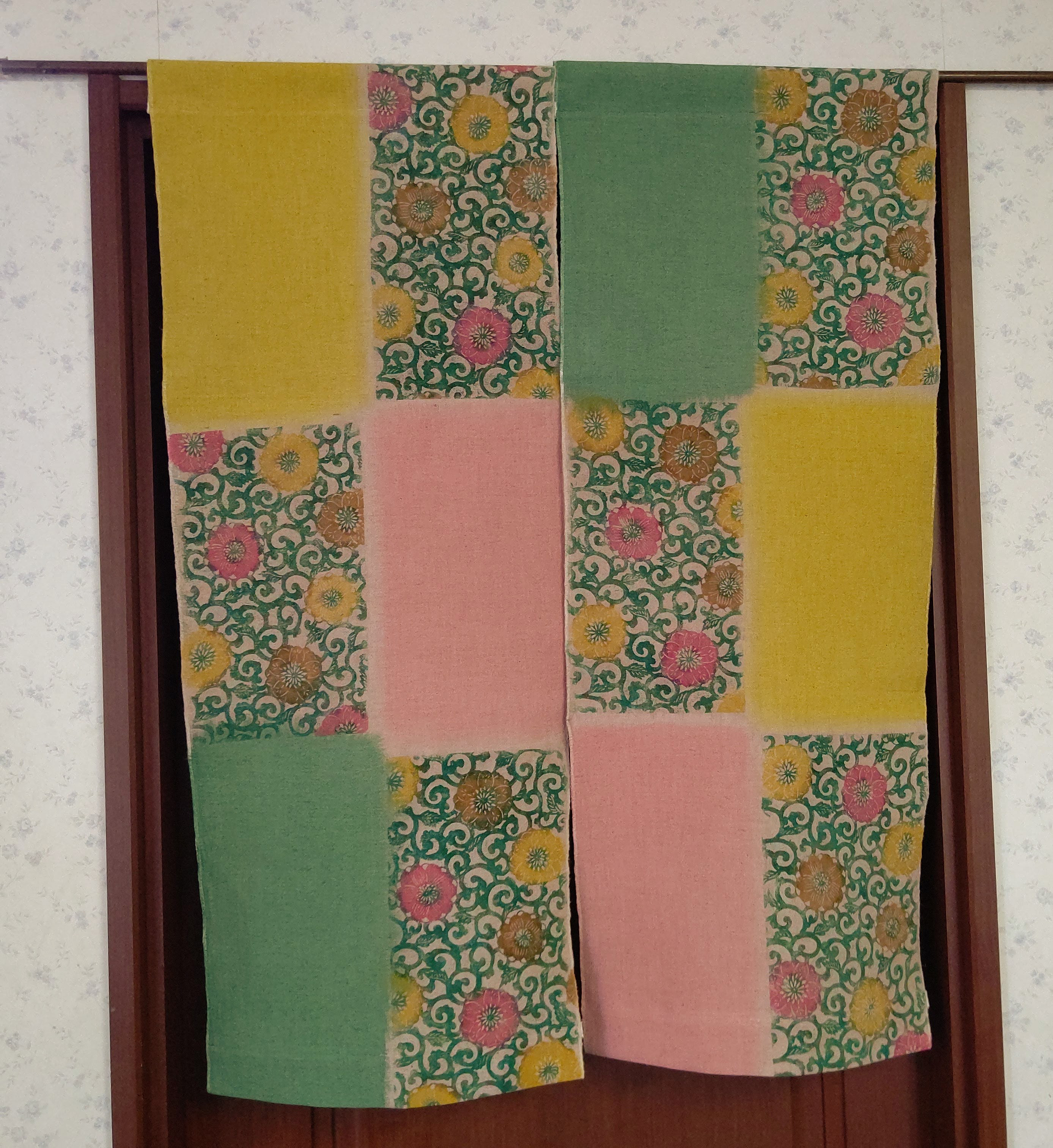 型染め 手染め 暖簾&テーブルセンター 丸唐草