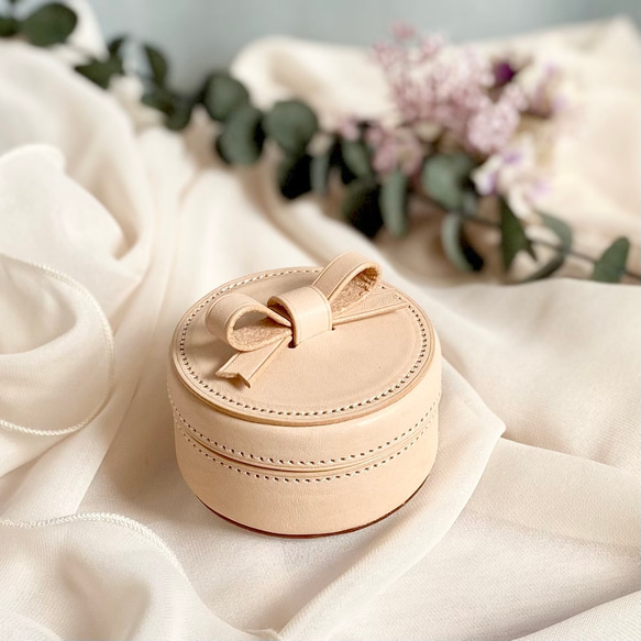 大人可愛い上質レザーの小物入れ　　ナチュラル 1枚目の画像