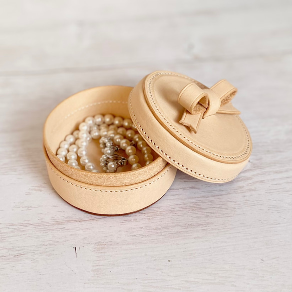 大人可愛い上質レザーの小物入れ　　ナチュラル 2枚目の画像