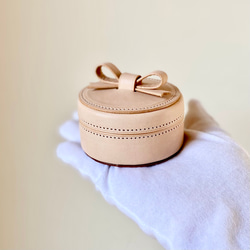 大人可愛い上質レザーの小物入れ　　ナチュラル 3枚目の画像