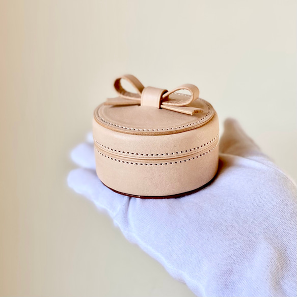 大人可愛い上質レザーの小物入れ　　ナチュラル 3枚目の画像
